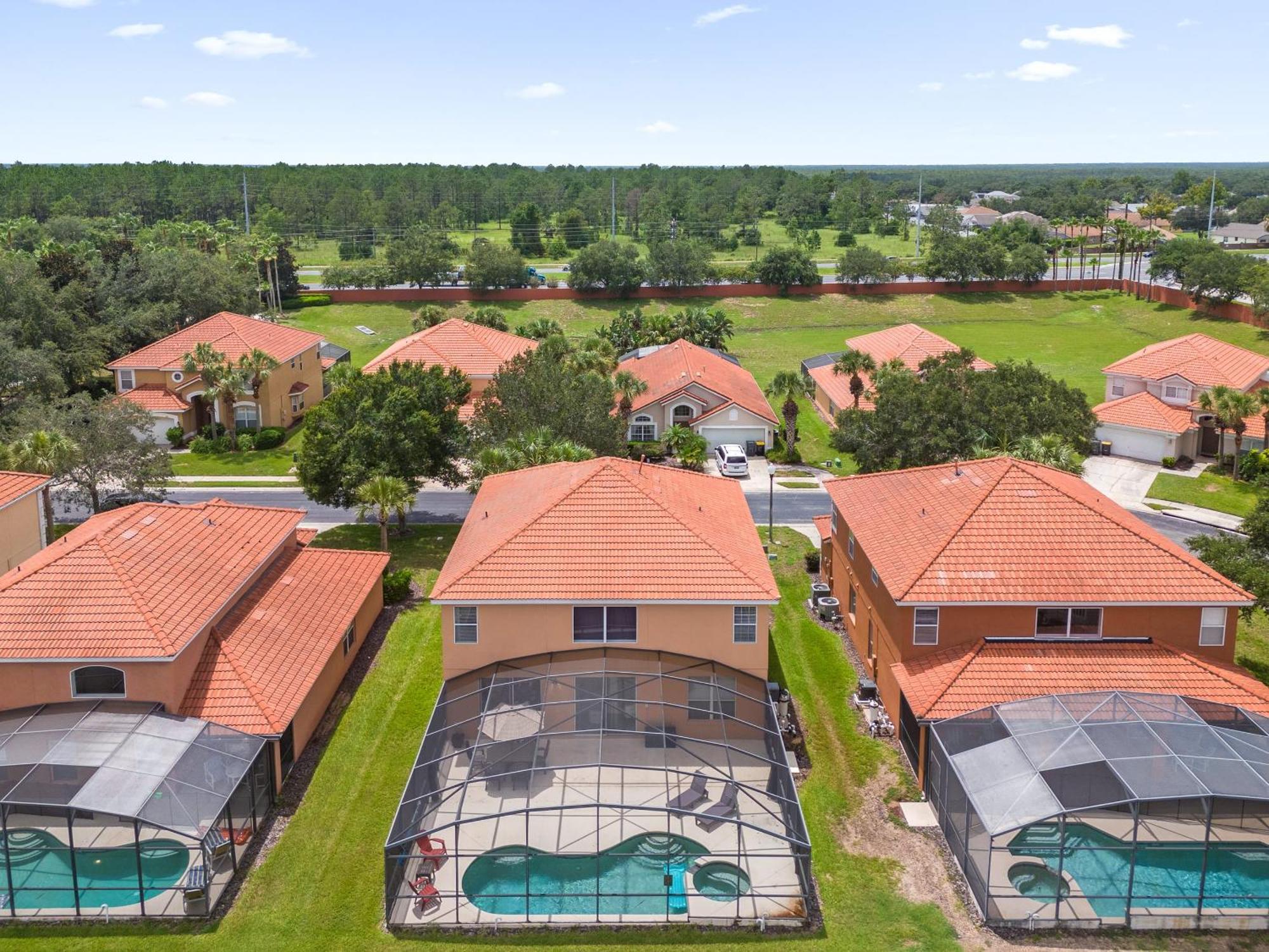 Large Spacious Home W Private Pool & Hot Tub Davenport Exterior photo