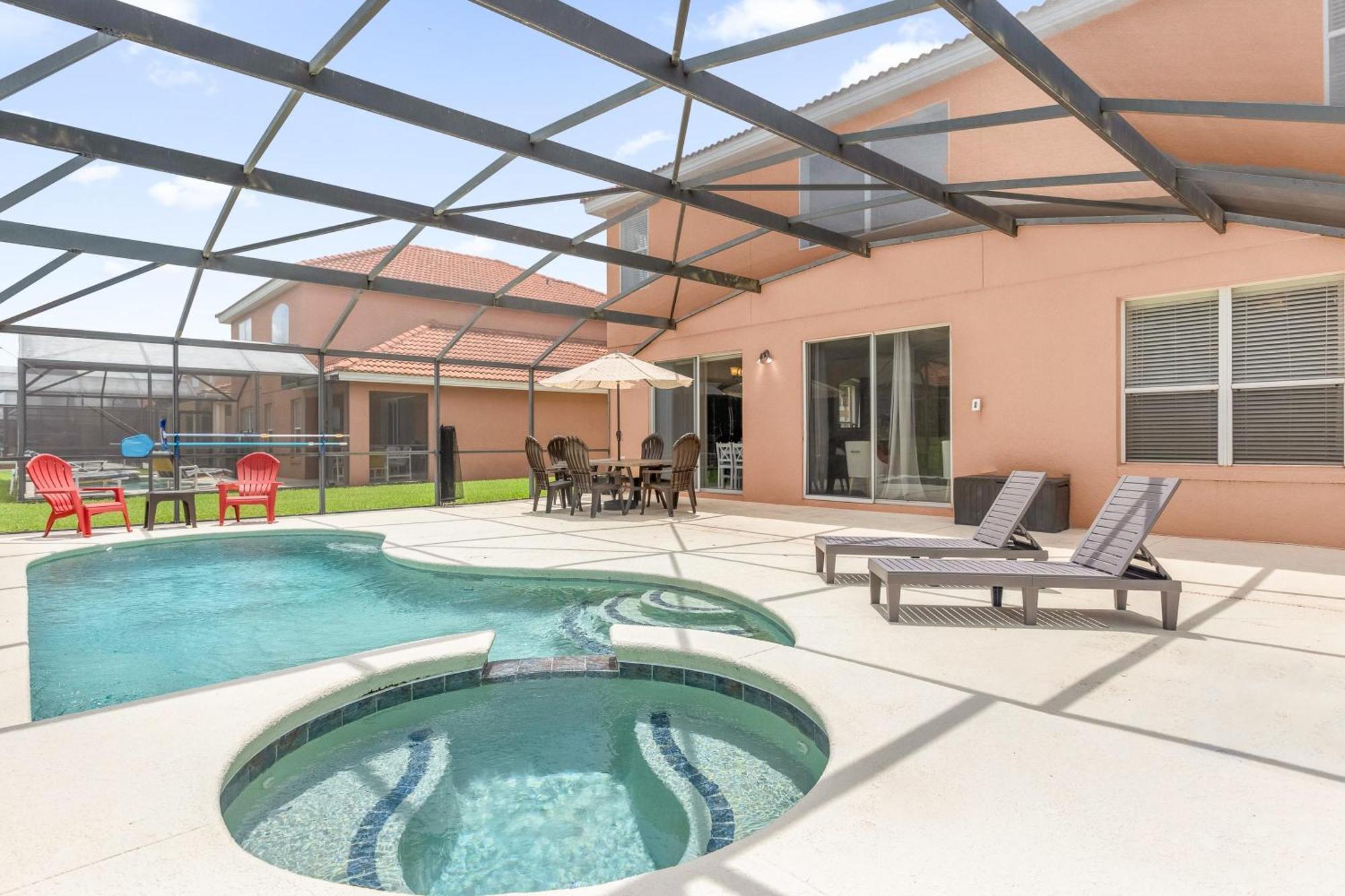 Large Spacious Home W Private Pool & Hot Tub Davenport Exterior photo