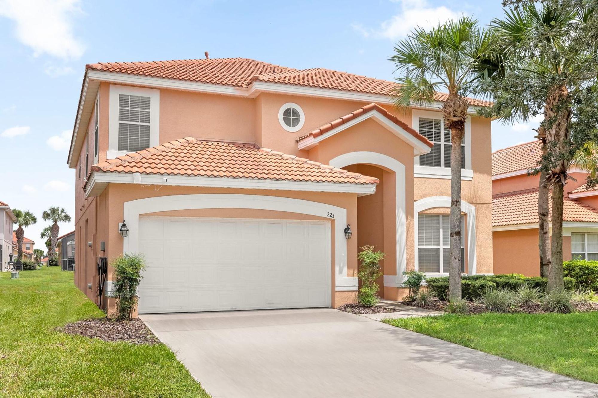 Large Spacious Home W Private Pool & Hot Tub Davenport Exterior photo
